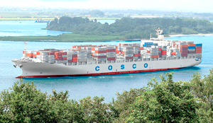 Maior navio a aportar em Paranaguá atraca em segurança