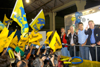 Luciano e Beto inauguram comitê Pinheirinho com duas mil pessoas