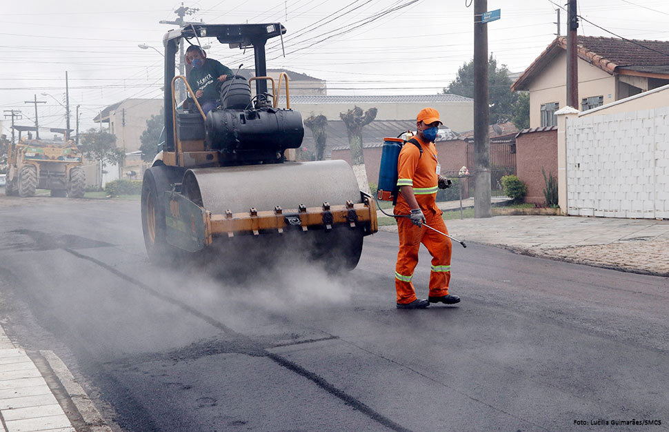 Ruas da Regional Pinheirinho ganham obras de pavimentação