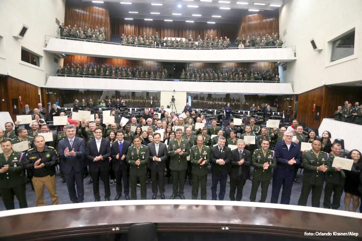 Assembleia Legislativa presta homenagem a soldados e ao Exército brasileiro