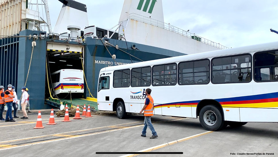 Porto de Paranaguá faz o maior embarque de ônibus de sua história