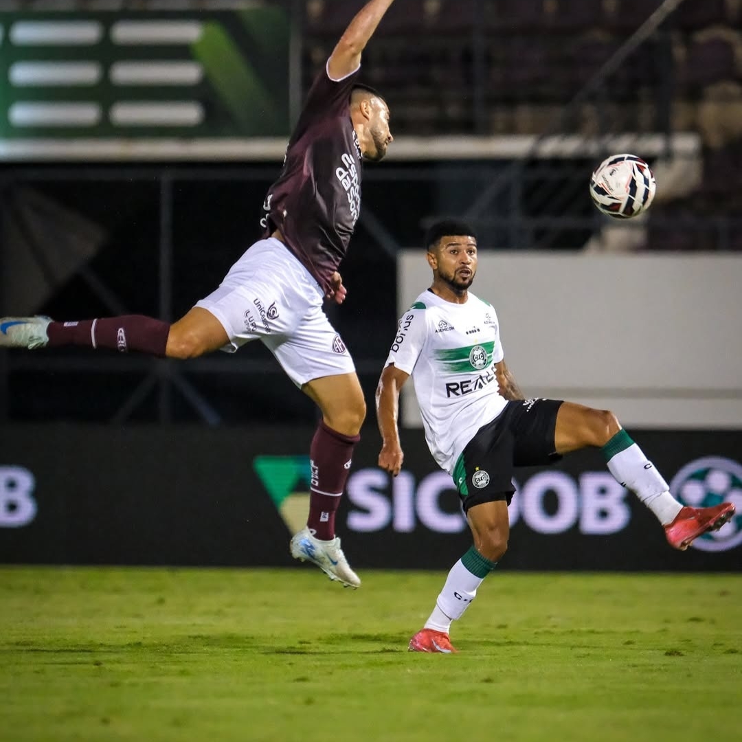 Coritiba sai na frente, mas cede a virada para a Ferroviária
