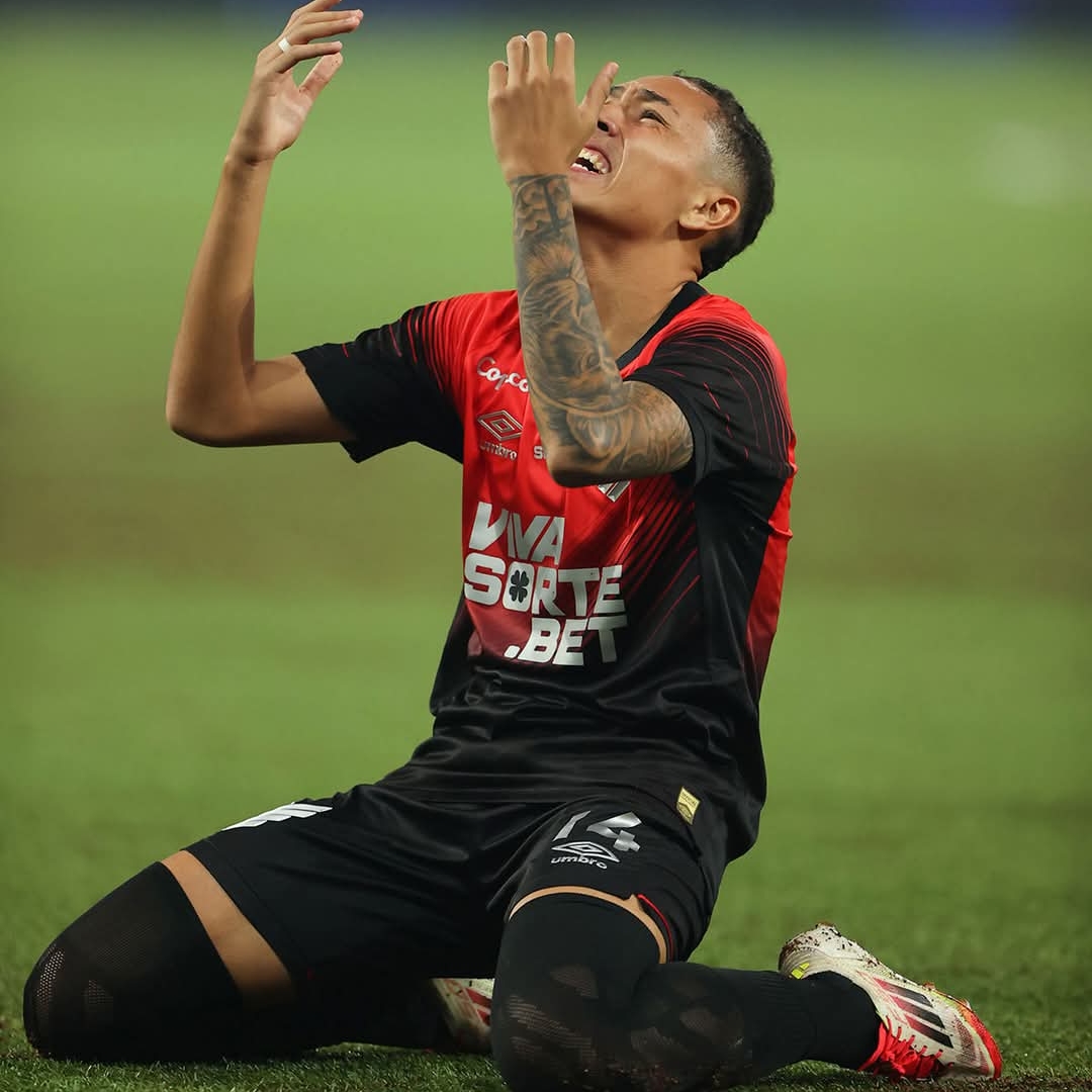 Athletico-PR vence o Brusque e avança na Copa do Brasil 