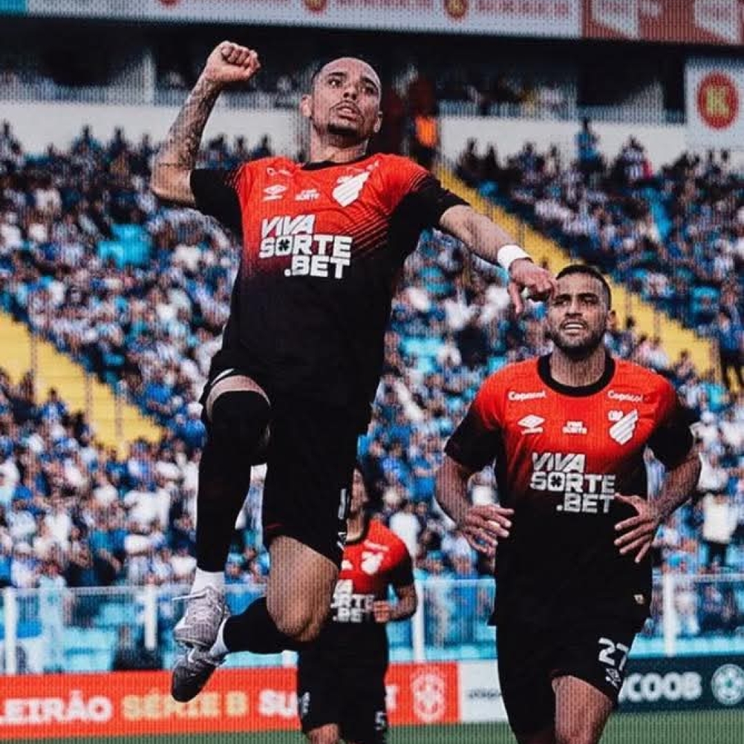 Athletico supera o Avaí com golaço do meio-campo e encosta no G4 