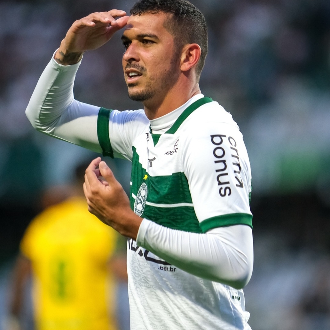 Coritiba vence o Cuiabá e segue firme no G4