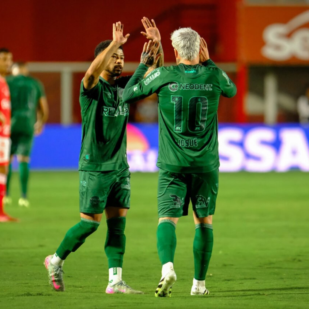 Coritiba vence o Vila Nova fora de casa e assume a liderança da Série B