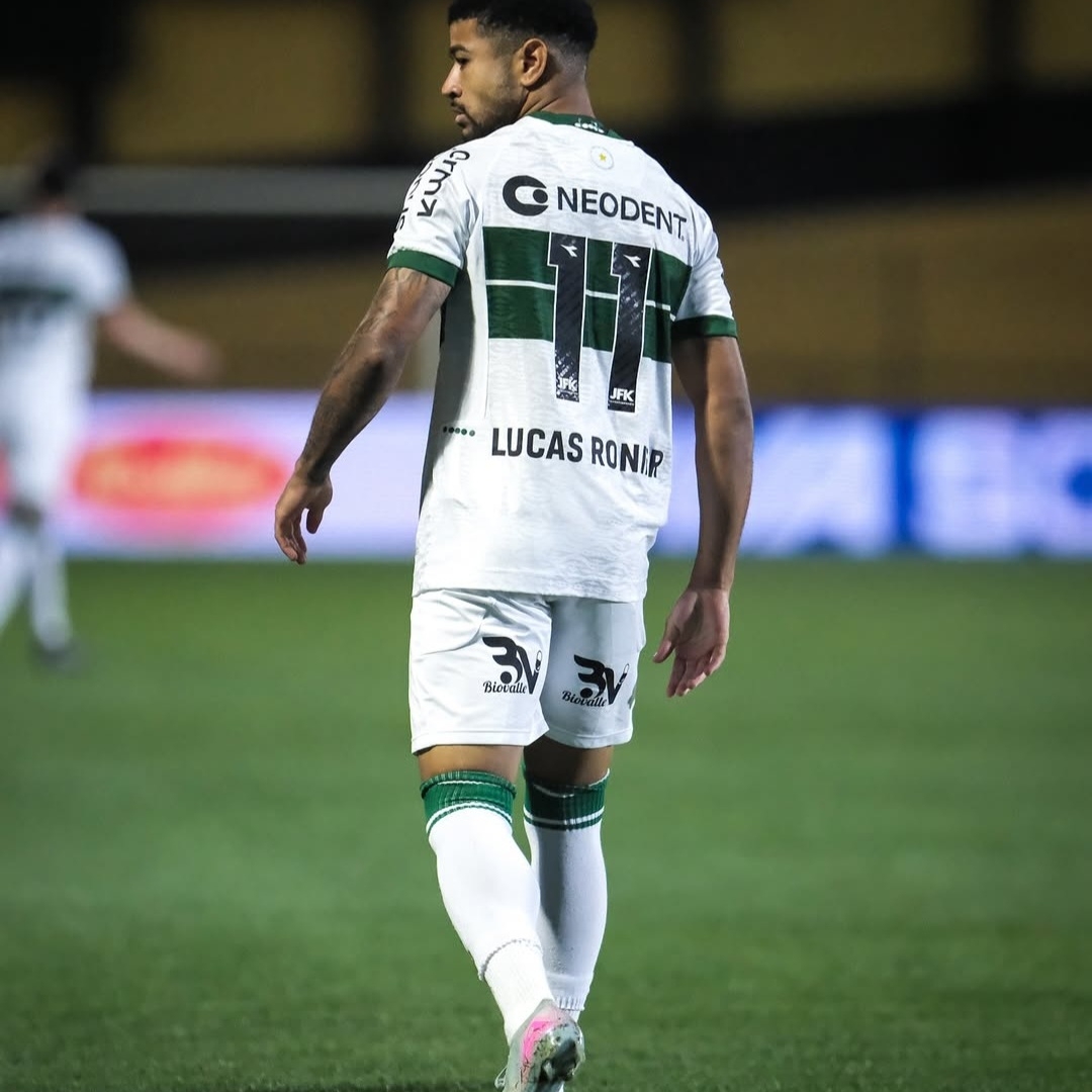 Lucas Ronier brilha e Coritiba derrota Novorizontino em duelo direto pelo G4