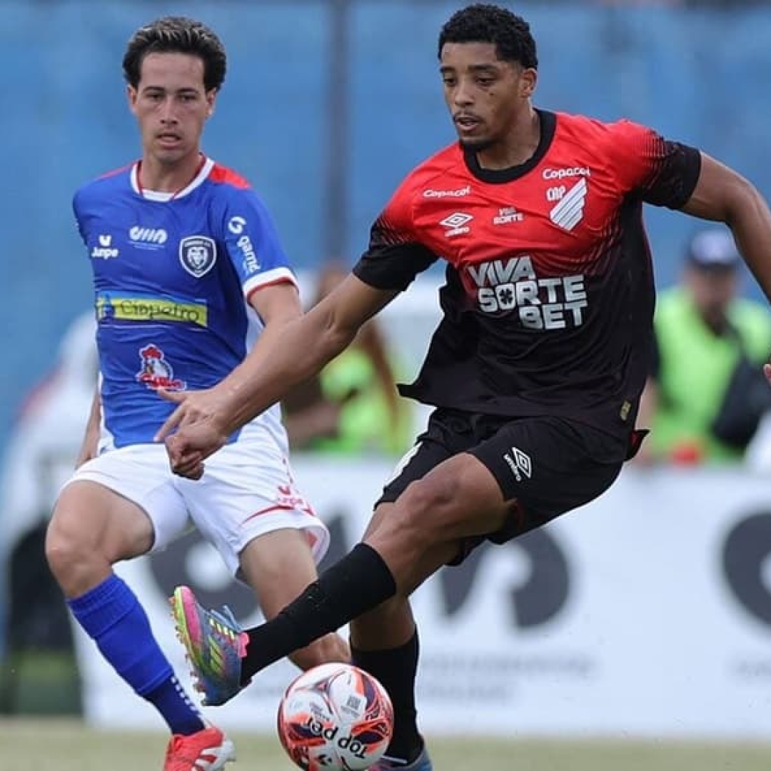 Com polêmica de arbitragem, Athletico fica no empate diante do Cianorte