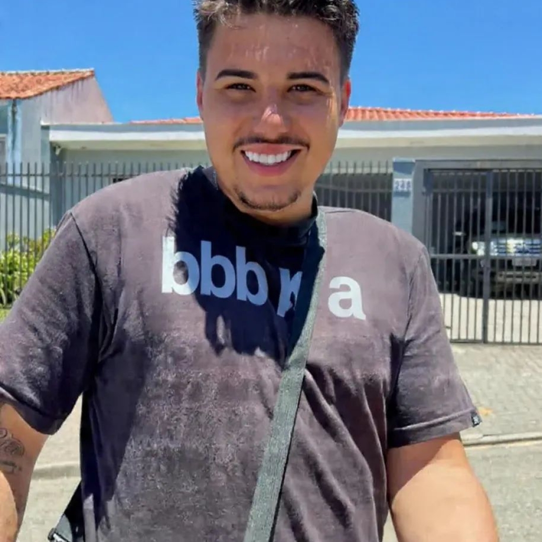 Ex-BBB Pedro Espíndola é internado em clínica psiquiátrica após saída conturbada do reality