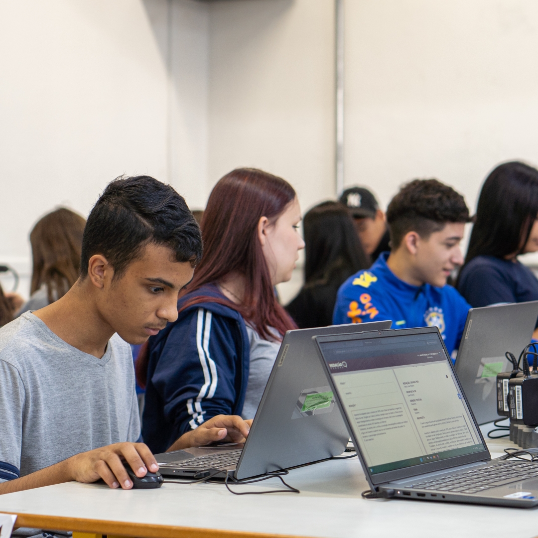 Paraná Inova com Curso Técnico de Inteligência Artificial para Alunos da Rede Estadual