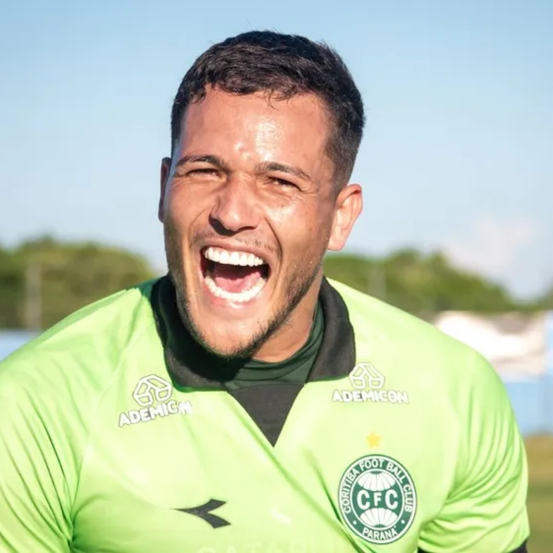 Goleiro decide, e Coritiba sai em vantagem contra o Cianorte