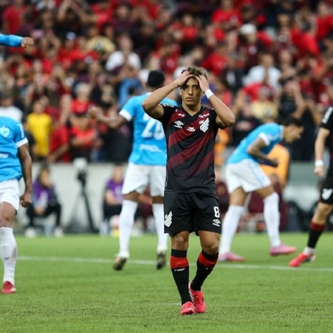 Athletico perde para o Londrina na Arena da Baixada e está fora da final
