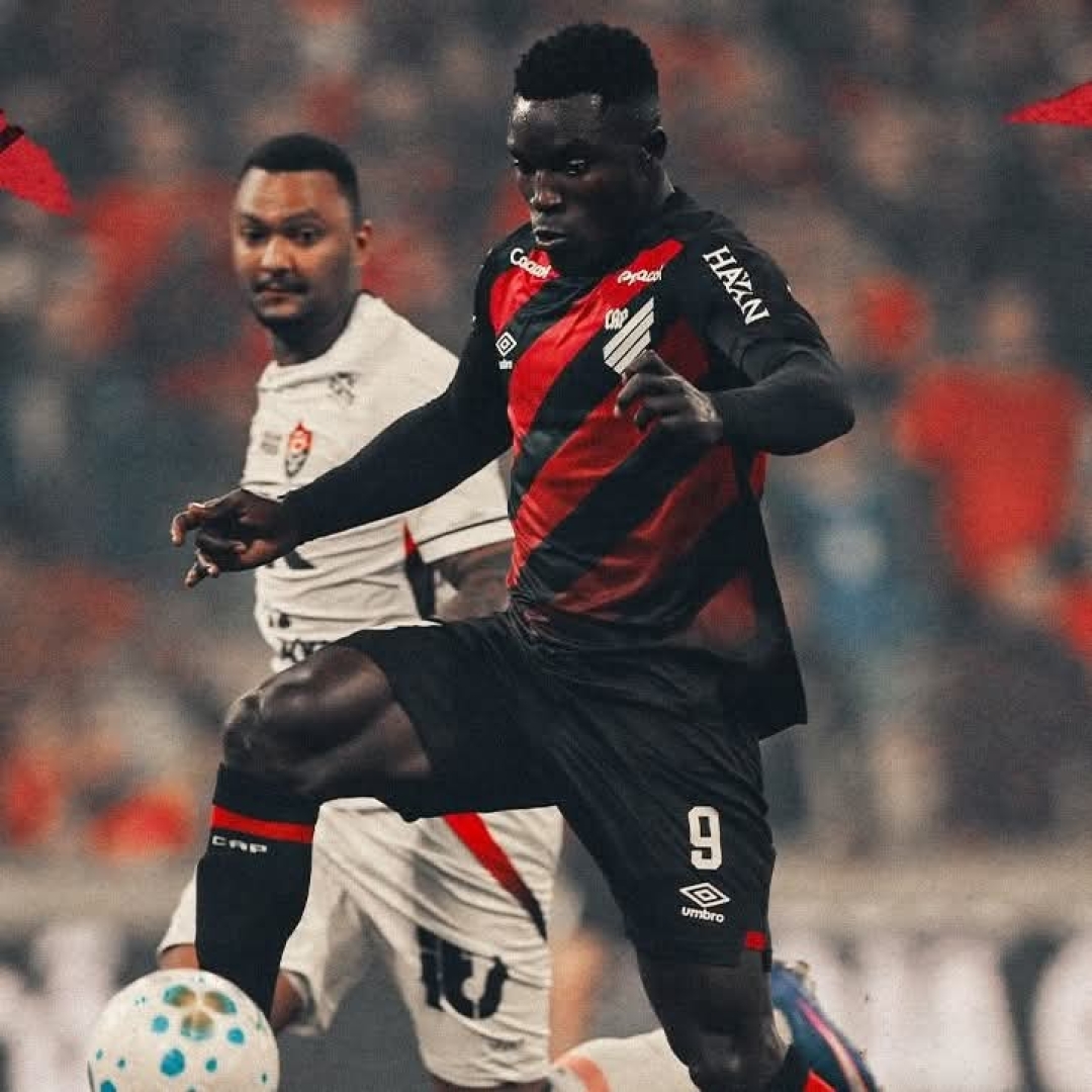 Athletico vence o Vitória e sobe ao G5 do Brasileirão