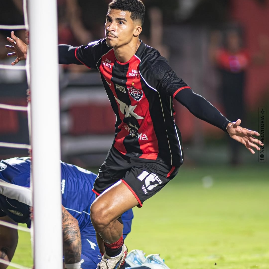 Coritiba é goleado pelo Vitória em Salvador
