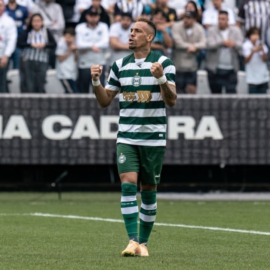 Com atuação inspirada de Breno Lopes, Coritiba vence o Santos