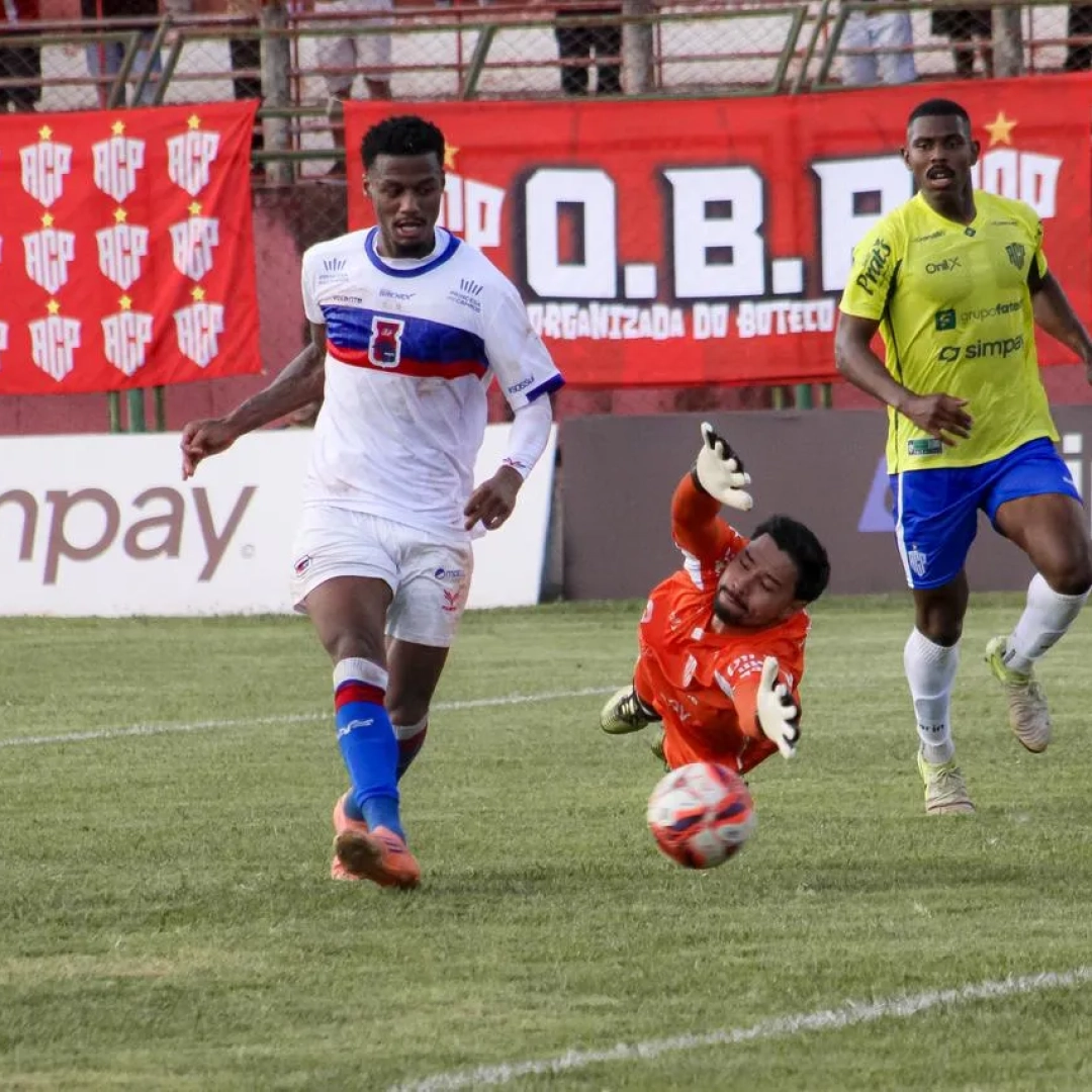 Paraná Clube segura empate com um jogador a menos e deixa final da Segundona aberta contra o Paranavaí