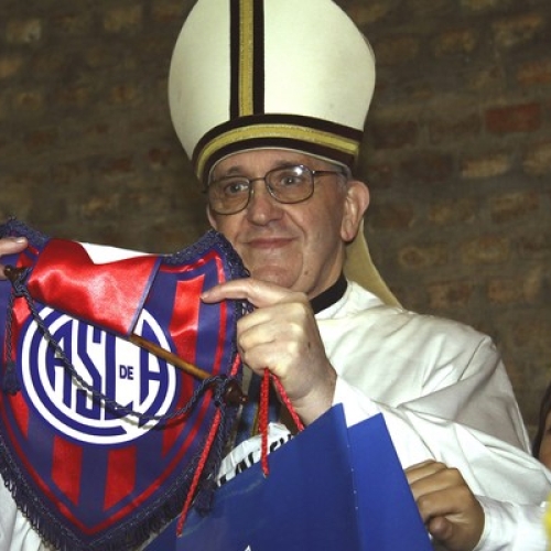 O torcedor ilustre que virou amuleto do San Lorenzo