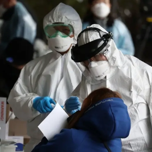 Trump reforça teoria de que Covid-19 surgiu de laboratório em Wuhan