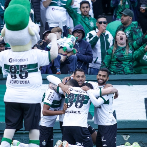 Coritiba vence Avaí no Couto Pereira