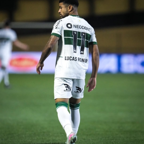 Lucas Ronier brilha e Coritiba derrota Novorizontino em duelo direto pelo G4