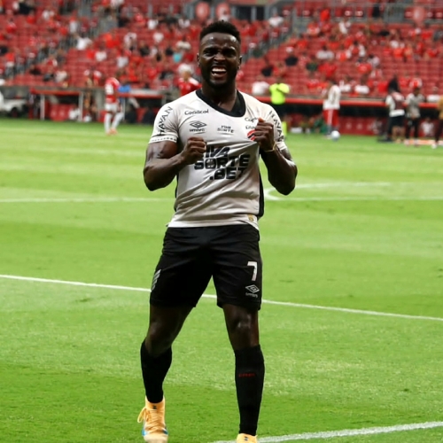 Em sua volta á elite, Athletico vence o Inter no Beira-Rio