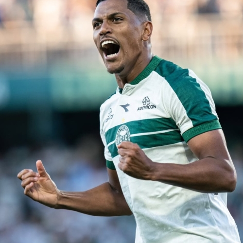 Coritiba bate o Atlético- MG e volta a vencer