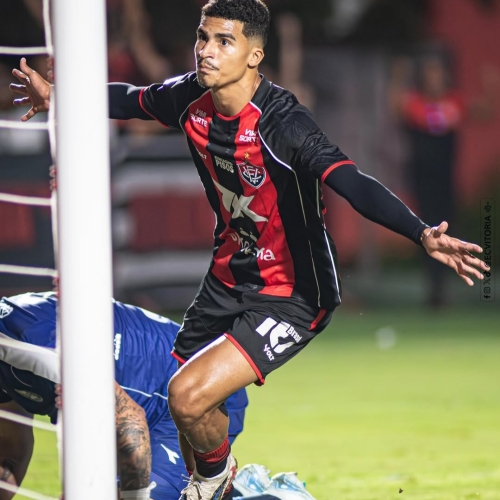 Coritiba é goleado pelo Vitória em Salvador