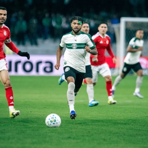 Coritiba sofre empate no fim e fica no 2 a 2 com o Inter no Couto Pereira