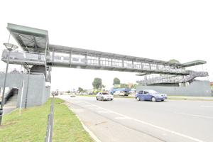 Passarela da Linha Verde Sul é entregue