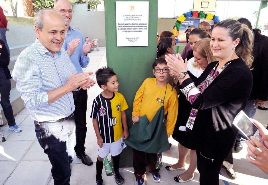 Fruet entrega nova quadra coberta em escola da Vila Formosa