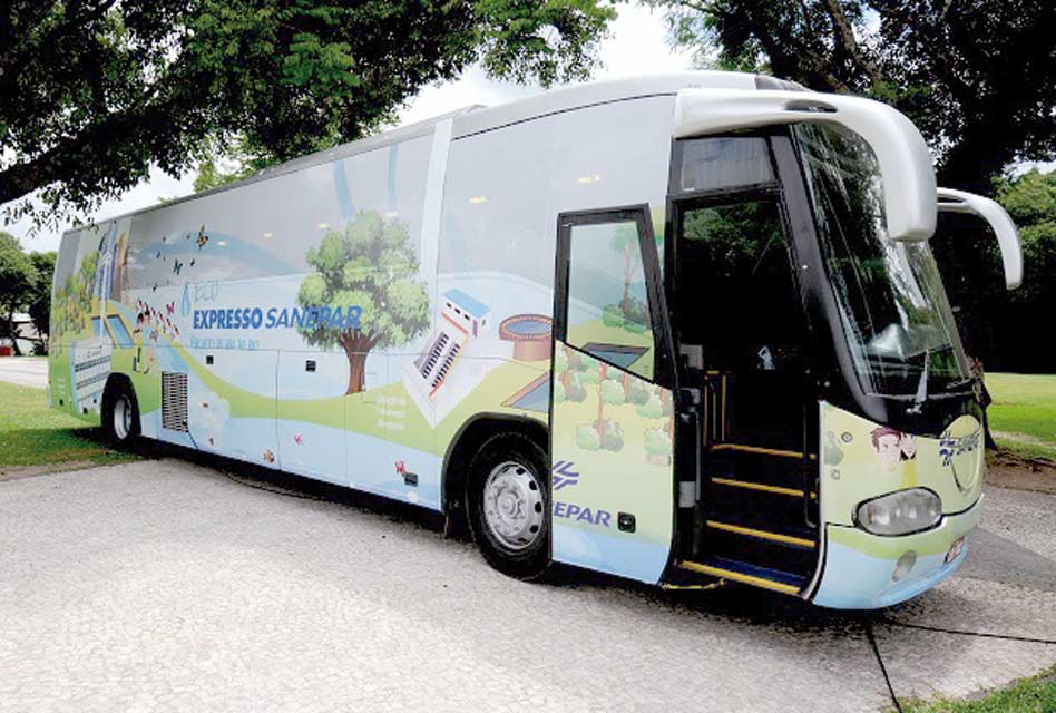 Ônibus de educação ambiental da Sanepar visita escolas de Curitiba e região