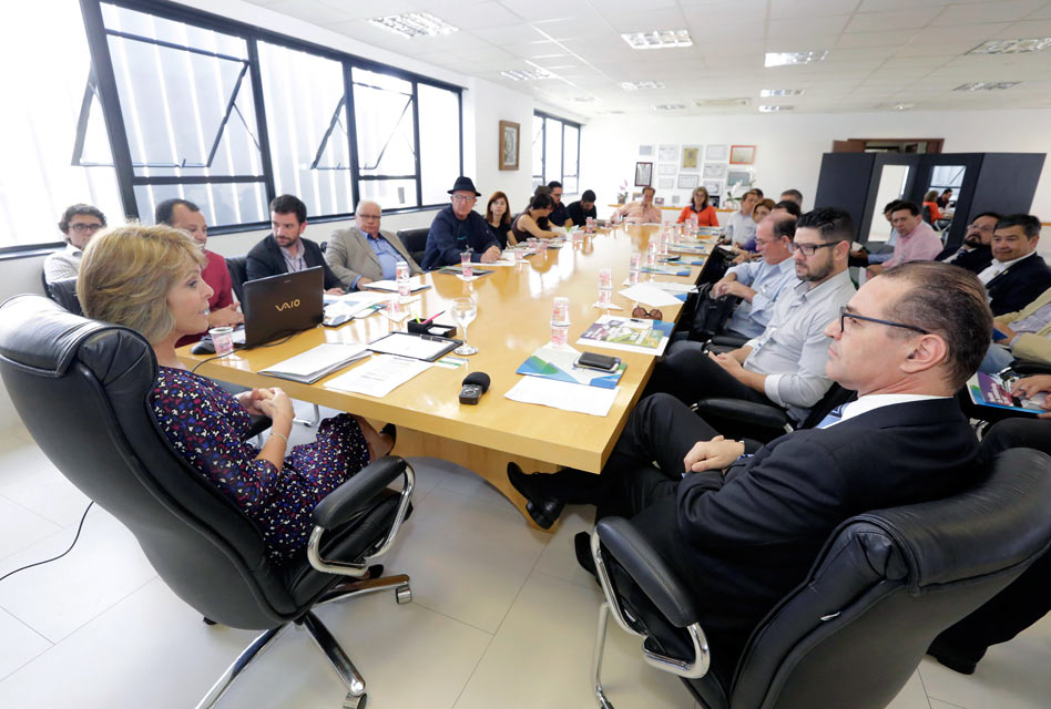 Fernanda Richa recebe representantes de jornais de Curitiba