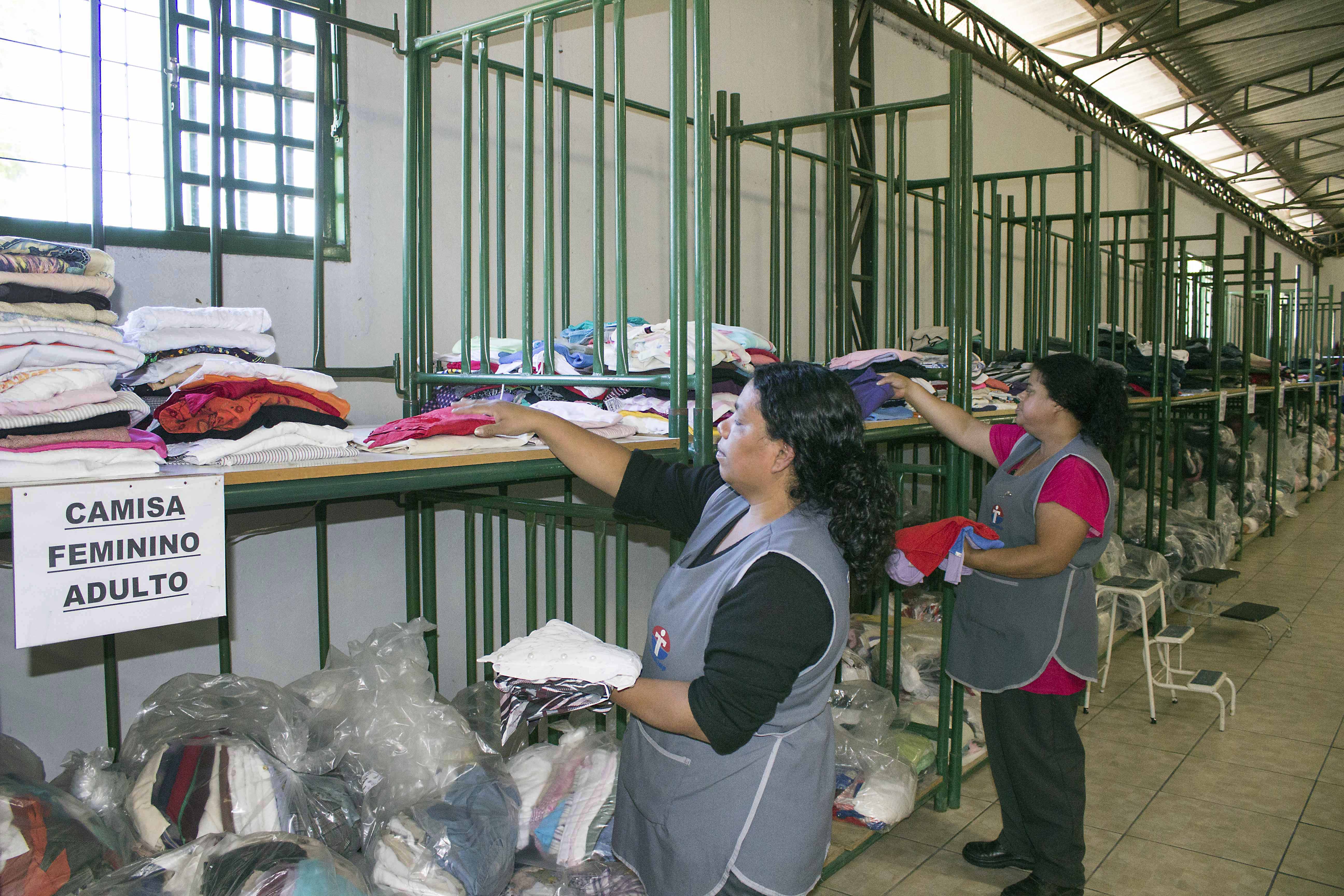 Disque Solidariedade pede doações de roupas de inverno