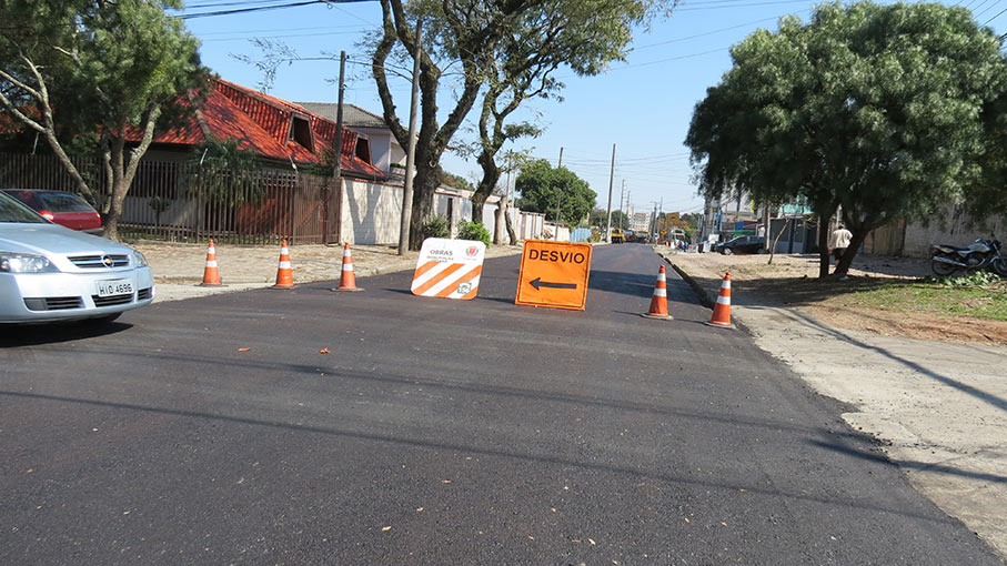 Prefeito visita obras de recuperação de vias da região