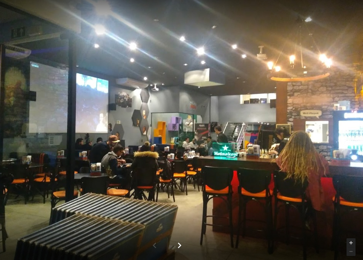 Cooldown E-Sports n' Burgers completa um ano e faz sucesso com gamers em Curitiba