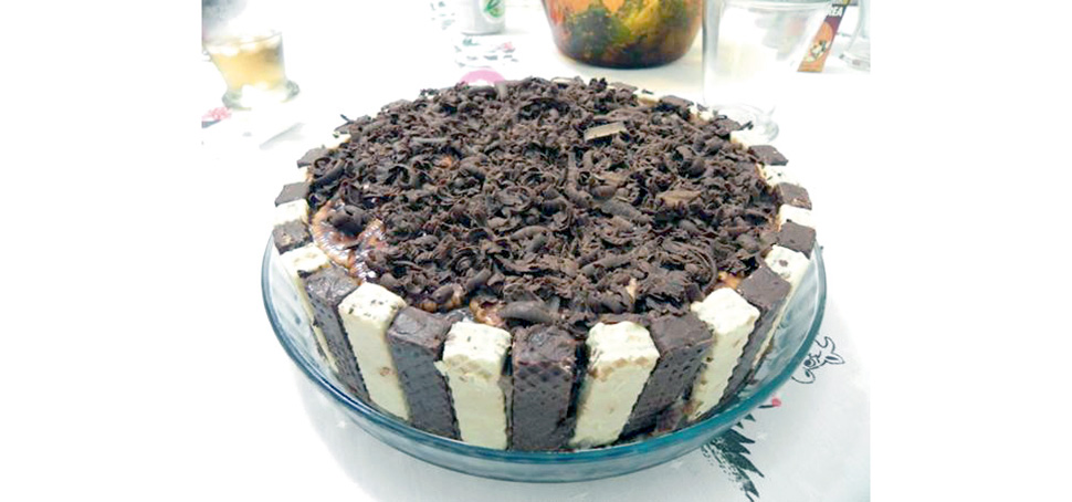 Torta Gelada de Bis e Creme Branco