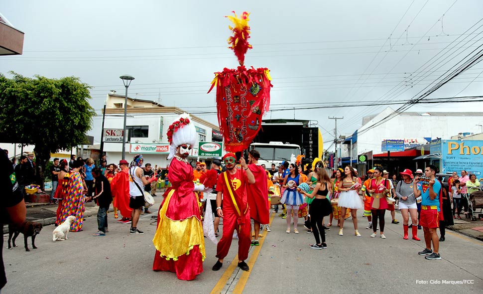 Bloco Garibaldis e Sacis alegra famílias e antecipa a folia no Bairro Novo