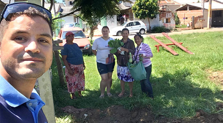 Comunidade Xapinhal na manutenção da praça