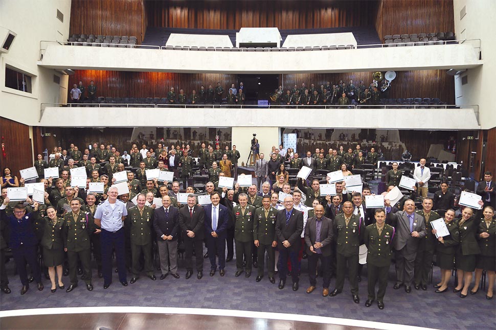 Dia do Exército é lembrado na Assembleia Legislativa com homenagens