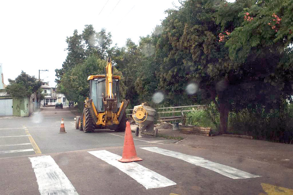 Recuperando ponte no Conjunto Parigot de Souza