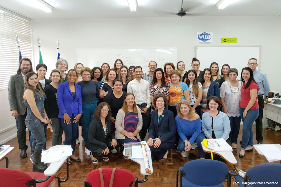 Professores de inglês da rede pública recebem capacitação gratuita