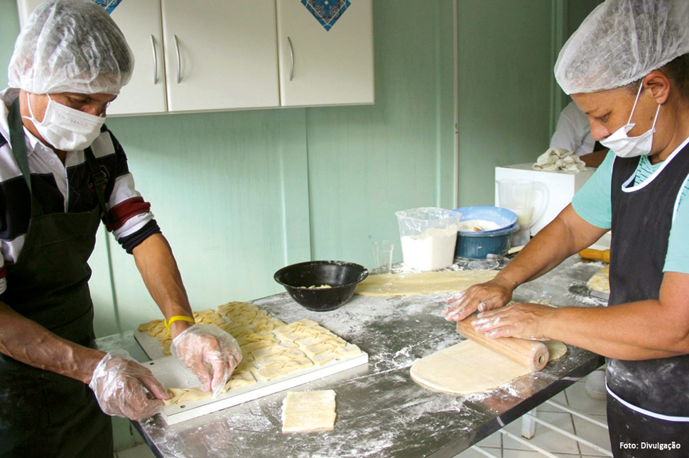 Caps Bairro Novo usa culinária para reinserção social dos pacientes