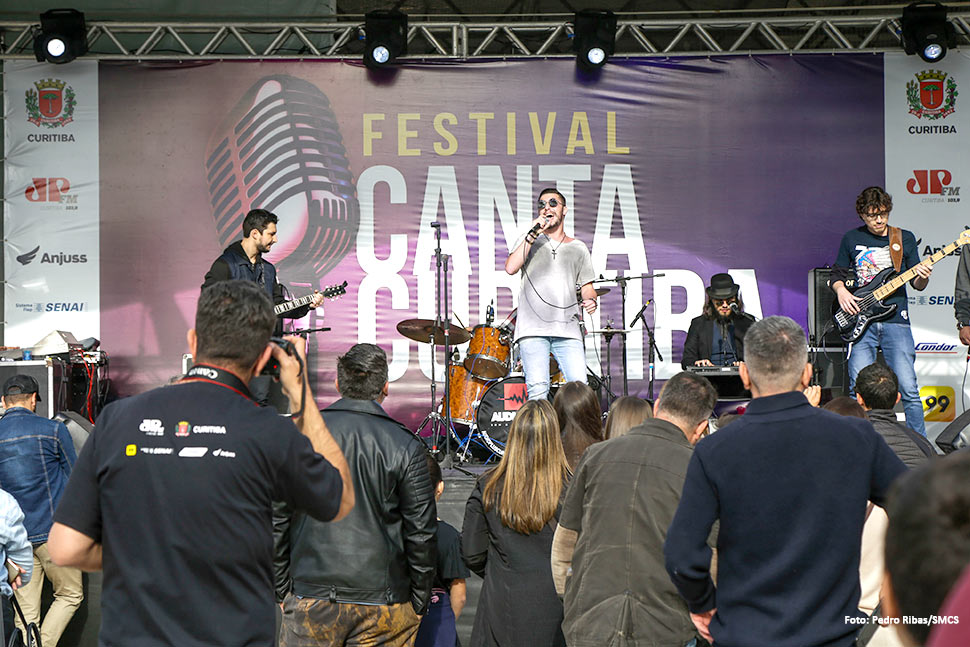 Canta Curitiba leva música e diversão à Praça Zumbi dos Palmares