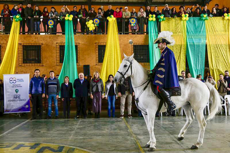 Sem desfile Pinheirinho realiza lindo Ato Cívico