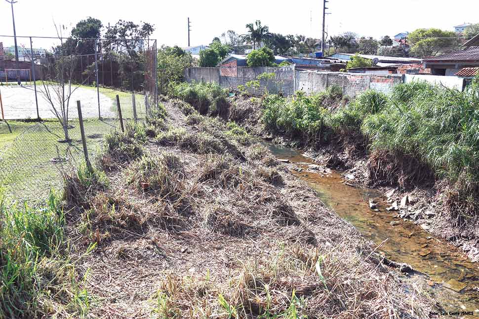 Limpeza do Rio Paço do França evita enchentes na Vila São Carlos