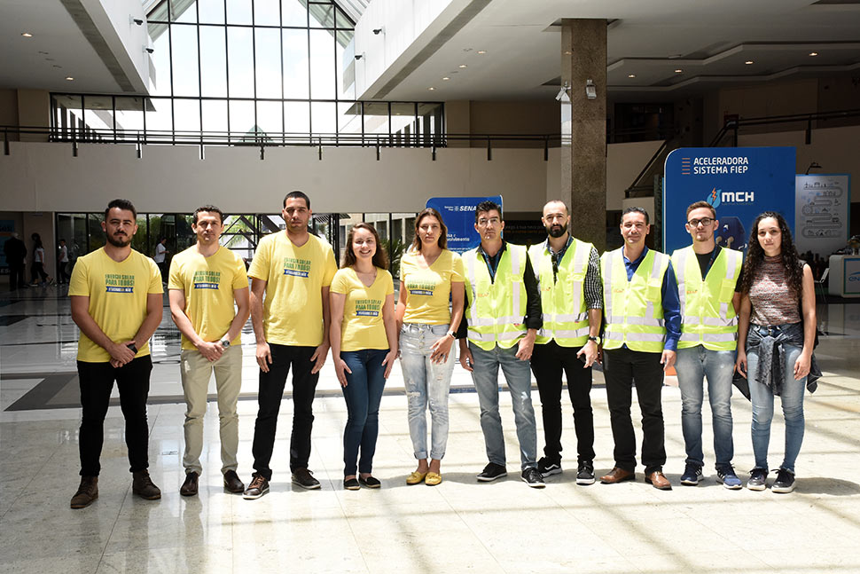 Empresários protestam contra taxação de energia solar em Curitiba