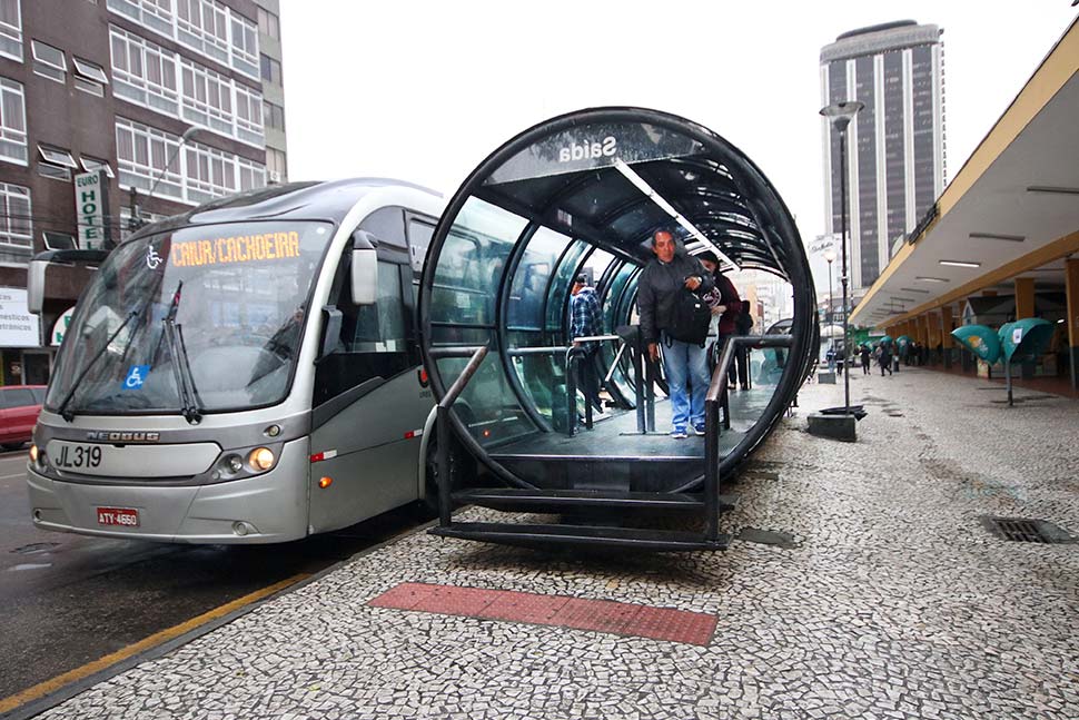 Estações tubo dos terminais do Pinheirinho e Capão Raso passarão por reformas