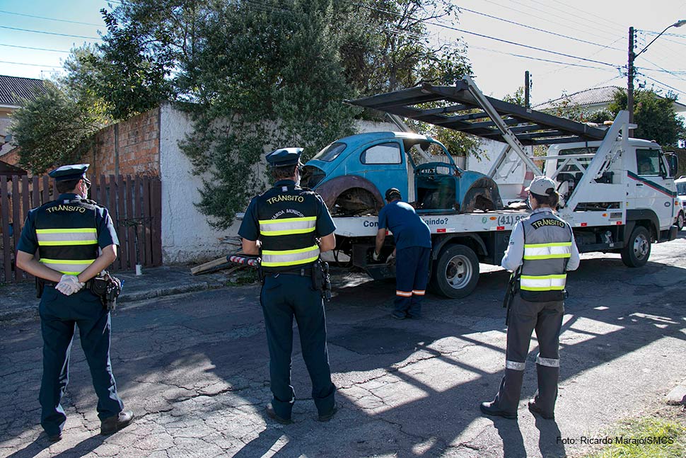 Como funciona a retirada de carros velhos das ruas de Curitiba