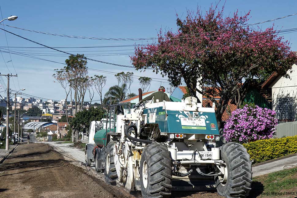 Asfalto novo cobre 19 ruas do bairro Capão Raso