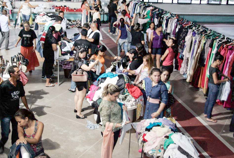 Feira de usados no Pinheirinho